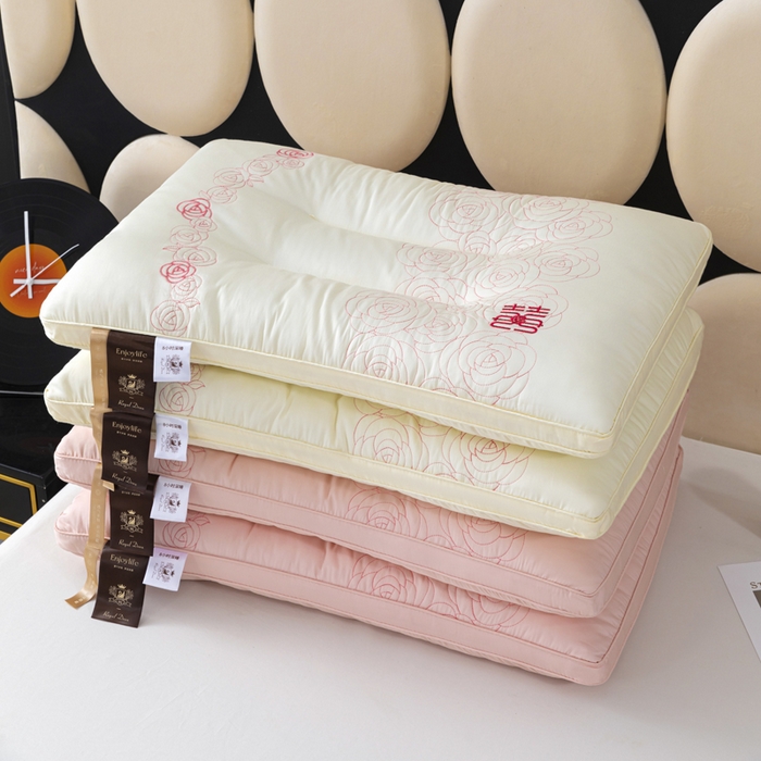 91家纺网 家纺一手货源 找家纺 （总）仁宇枕业 2025新款全棉纯棉贡缎结婚喜庆婚庆枕头玫瑰花喜枕枕头枕芯