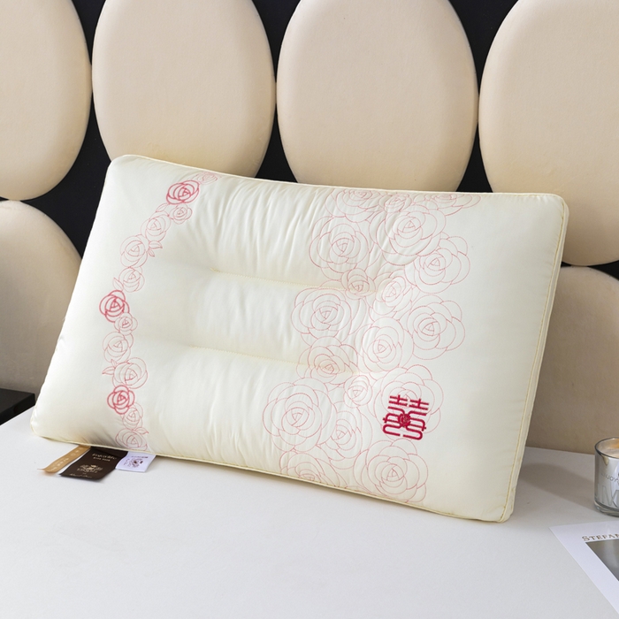 91家纺网 家纺一手货源 找家纺 （总）仁宇枕业 2025新款全棉纯棉贡缎结婚喜庆婚庆枕头玫瑰花喜枕枕头枕芯