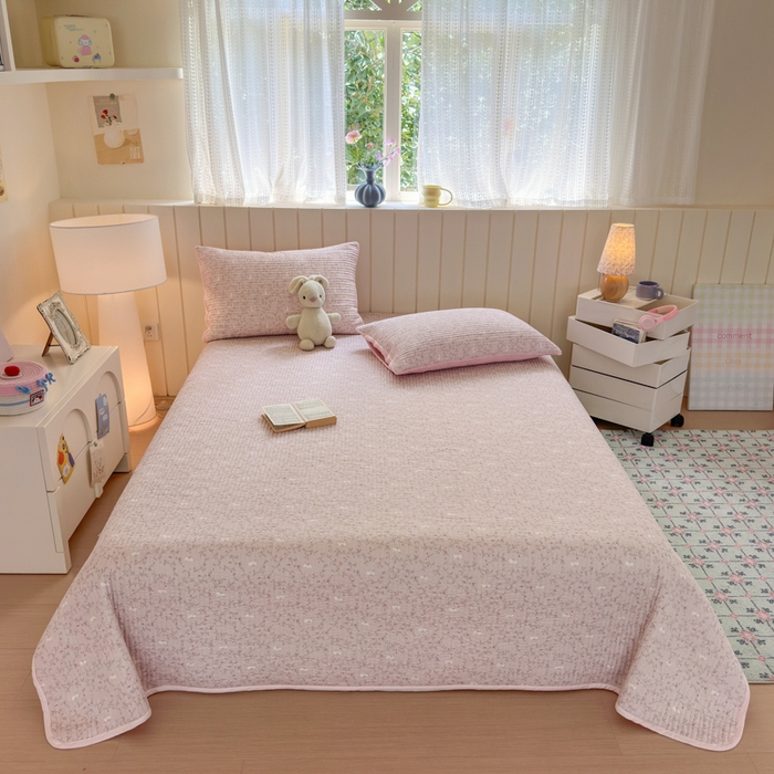 91家纺网 家纺一手货源 找家纺 漫调家纺 2025新款全棉双层纱与绒床盖三件套 粉雾枝蔓