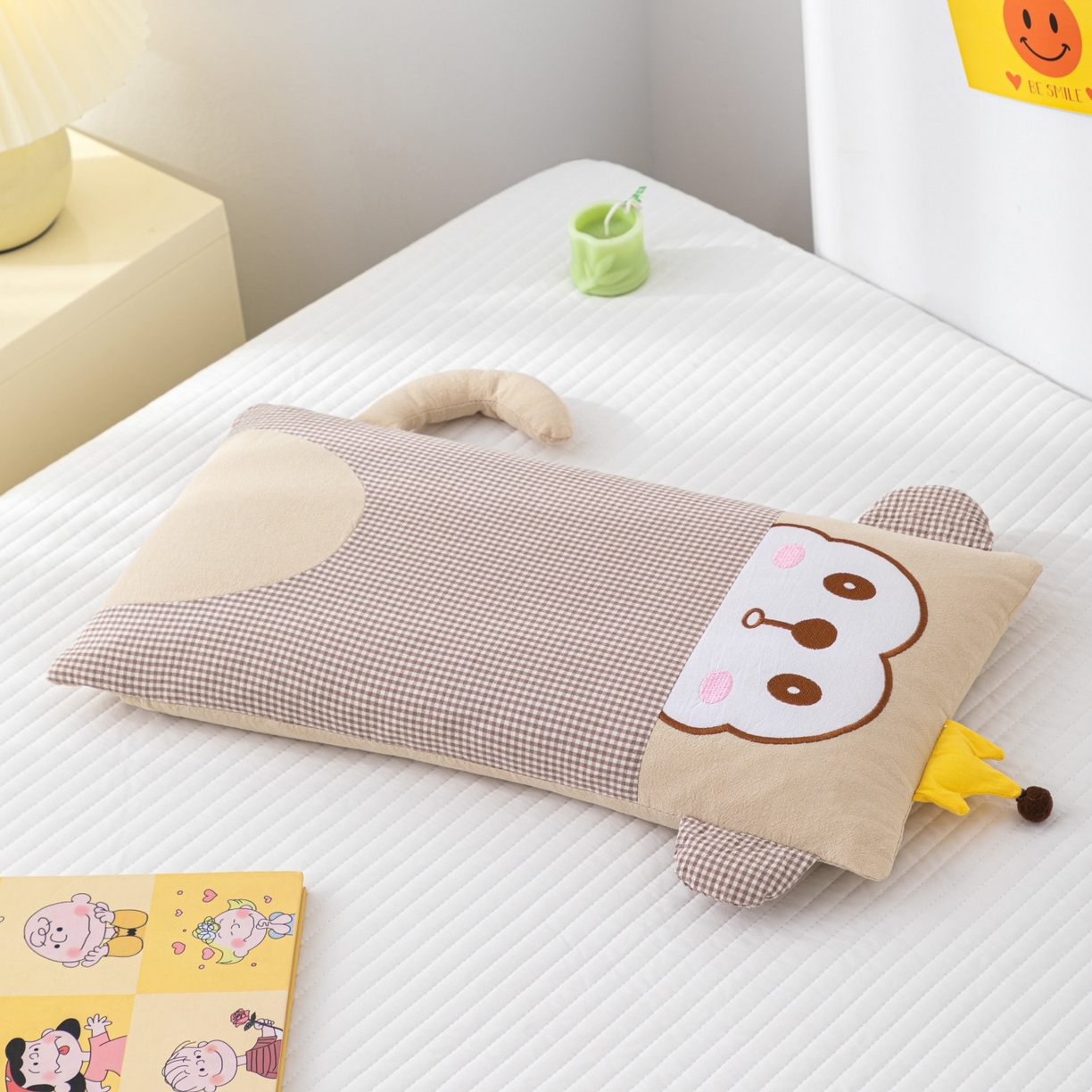 91家纺网 家纺一手货源 找家纺 （总）仁宇枕业 2025新款全棉纯棉卡通格子儿童荞麦枕枕头枕芯