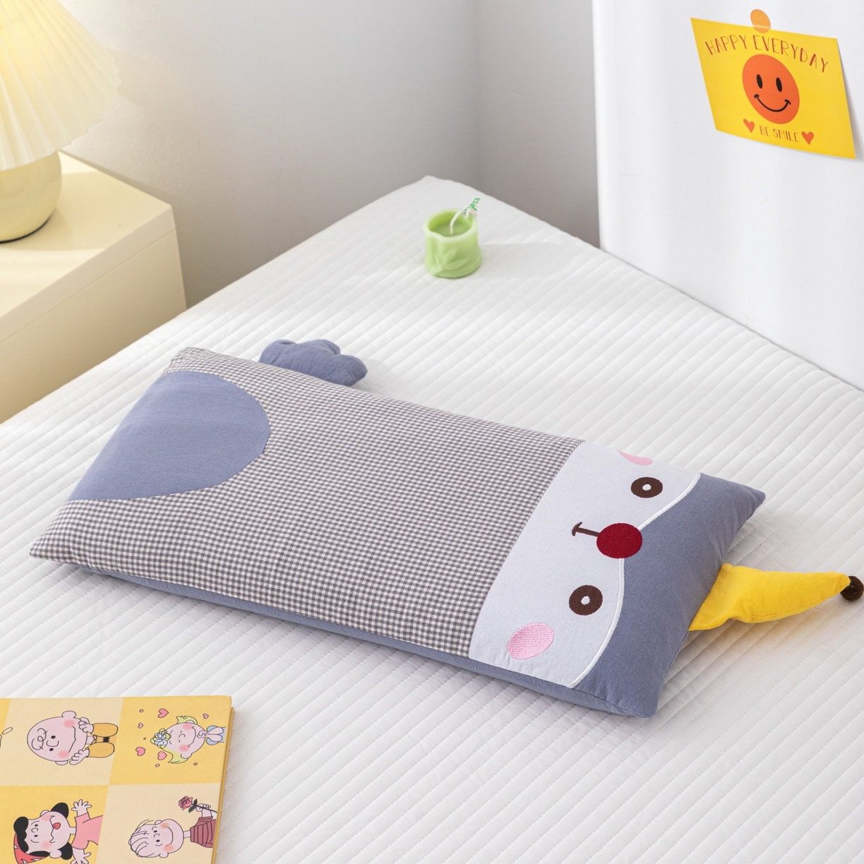 91家纺网 家纺一手货源 找家纺 （总）仁宇枕业 2025新款全棉纯棉卡通格子儿童荞麦枕枕头枕芯