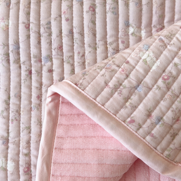 91家纺网 家纺一手货源 找家纺 漫调家纺 2025新款全棉双层纱与绒床盖三件套 粉雾枝蔓