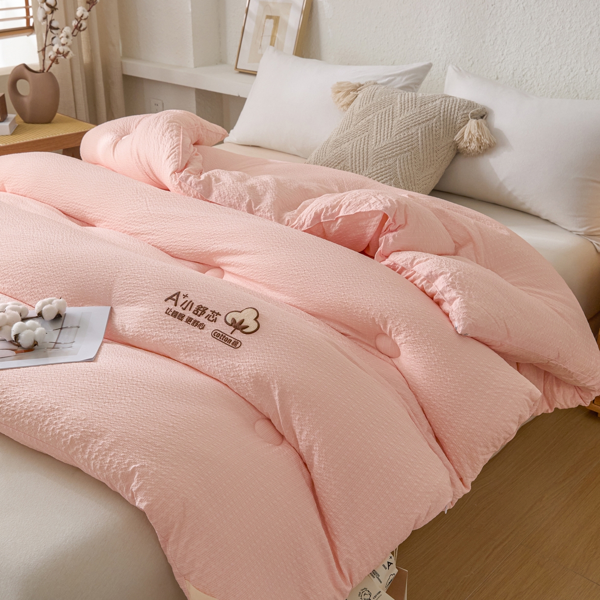 91家纺网 家纺一手货源 找家纺 创优家纺 2025创优新款无印风100%新疆棉花被被子被芯春秋被冬被棉被单双人四季被小舒芯系列（棉花包检测） 小舒芯-粉