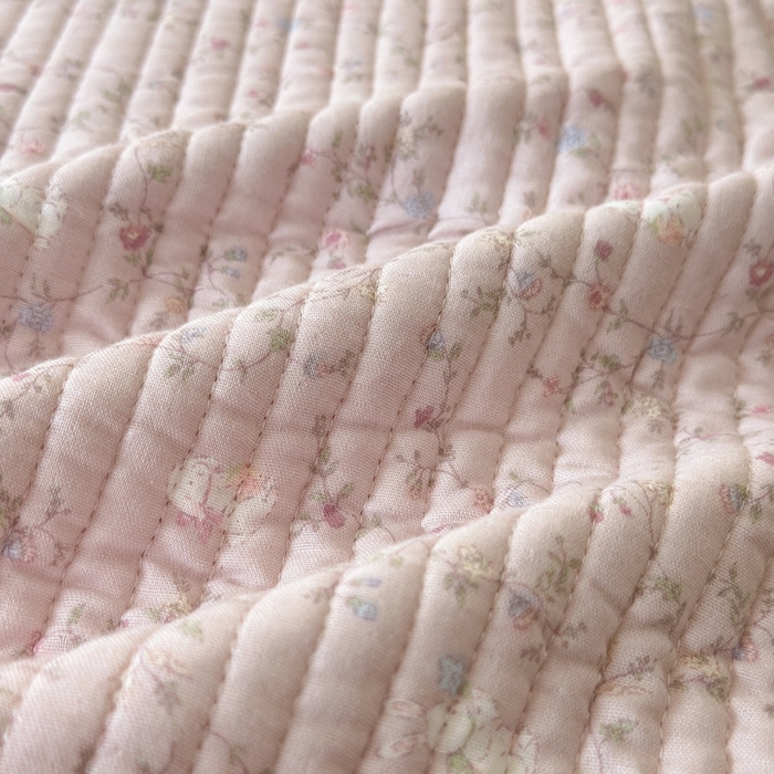 91家纺网 家纺一手货源 找家纺 漫调家纺 2025新款全棉双层纱与绒床盖三件套 粉雾枝蔓