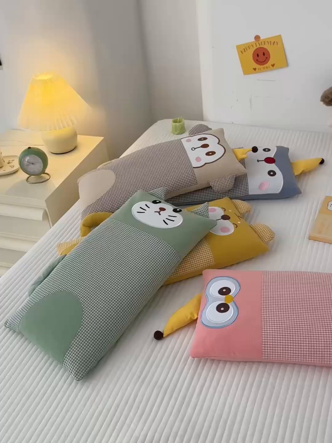 91家纺网 家纺一手货源 找家纺 （总）仁宇枕业 2025新款全棉纯棉卡通格子儿童荞麦枕枕头枕芯