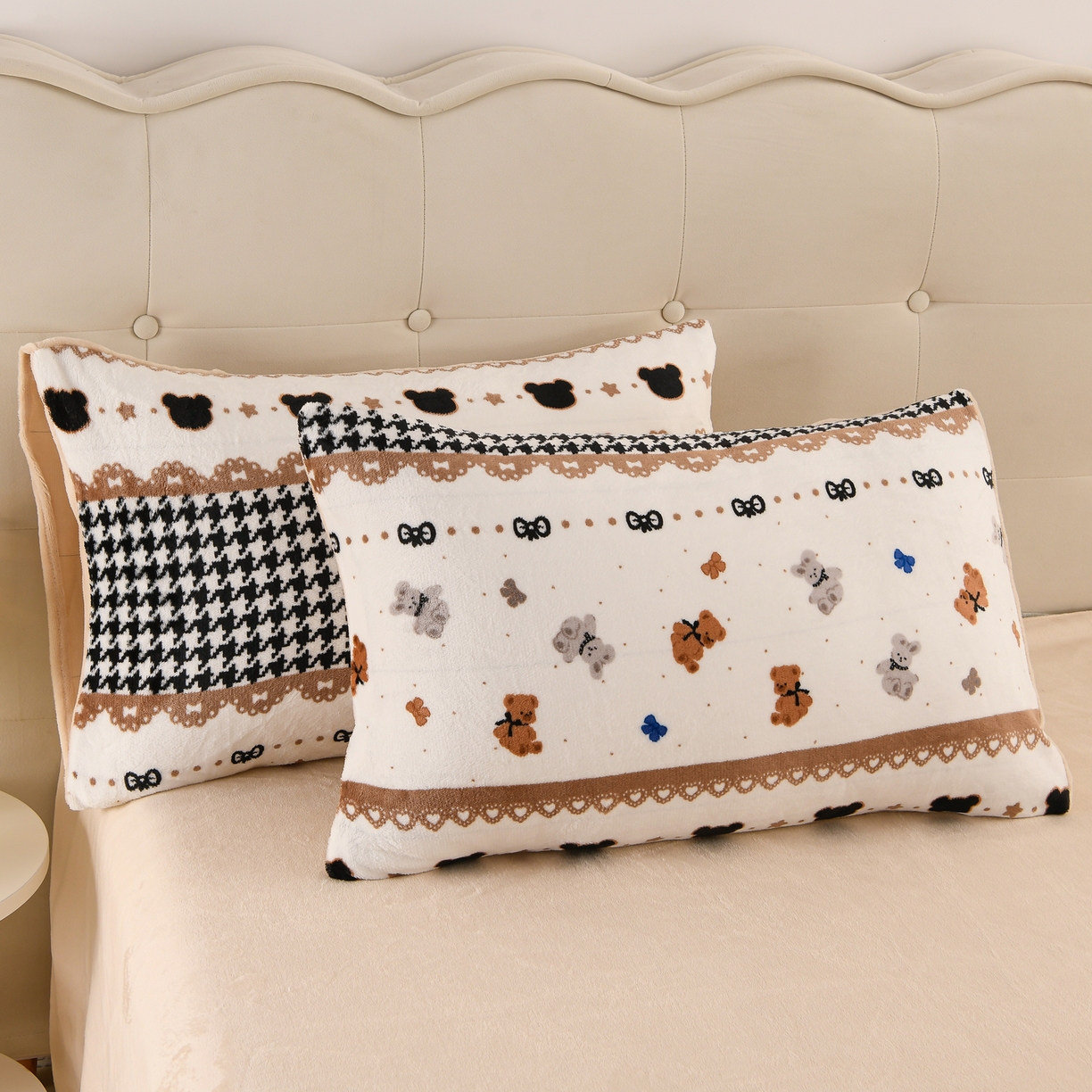 91家纺网 家纺一手货源 找家纺 紫月轩家纺 2025新款A类牛奶绒小清新印花四件套 格纹小熊