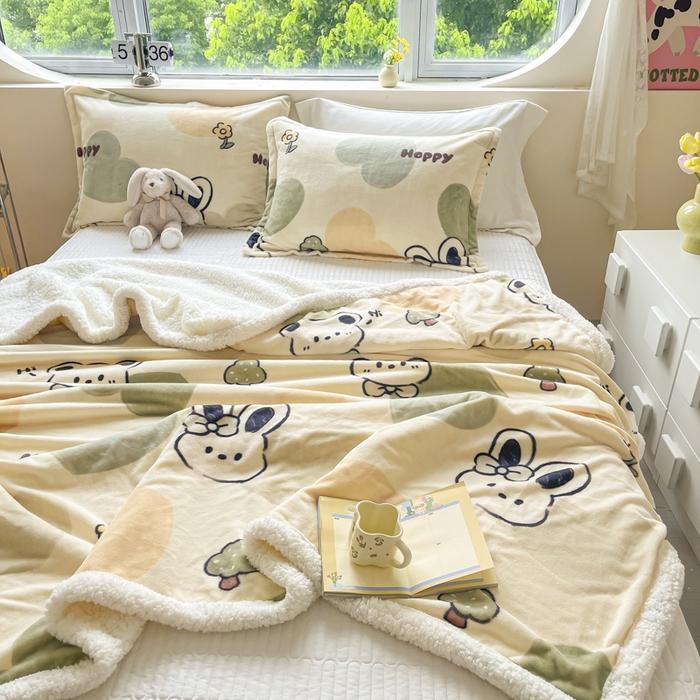 91家纺网 家纺一手货源 找家纺 沐慕 2025新款牛奶绒拼羊羔绒毛毯盖毯毯子 毛毯-绿色爱心兔