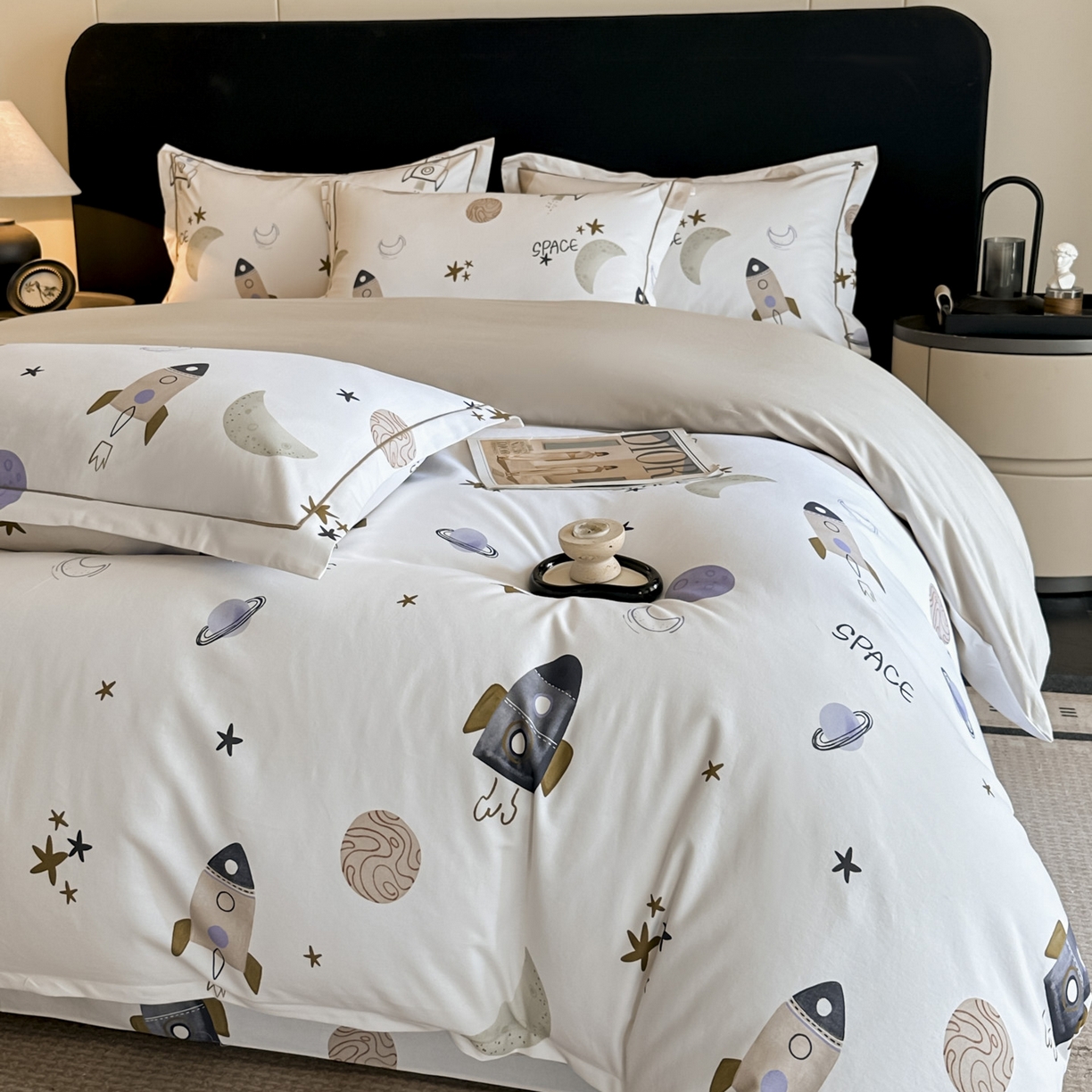 91家纺网 家纺一手货源 找家纺 大柏树 2025新款全棉磨毛印花四件套系列(可定制) 遨游太空