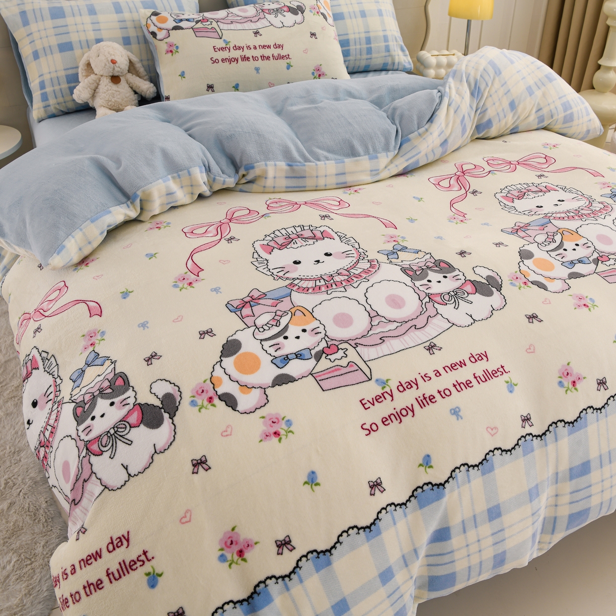 91家纺网 家纺一手货源 找家纺 紫月轩家纺 2025新款A类牛奶绒小清新印花四件套 喵格童话