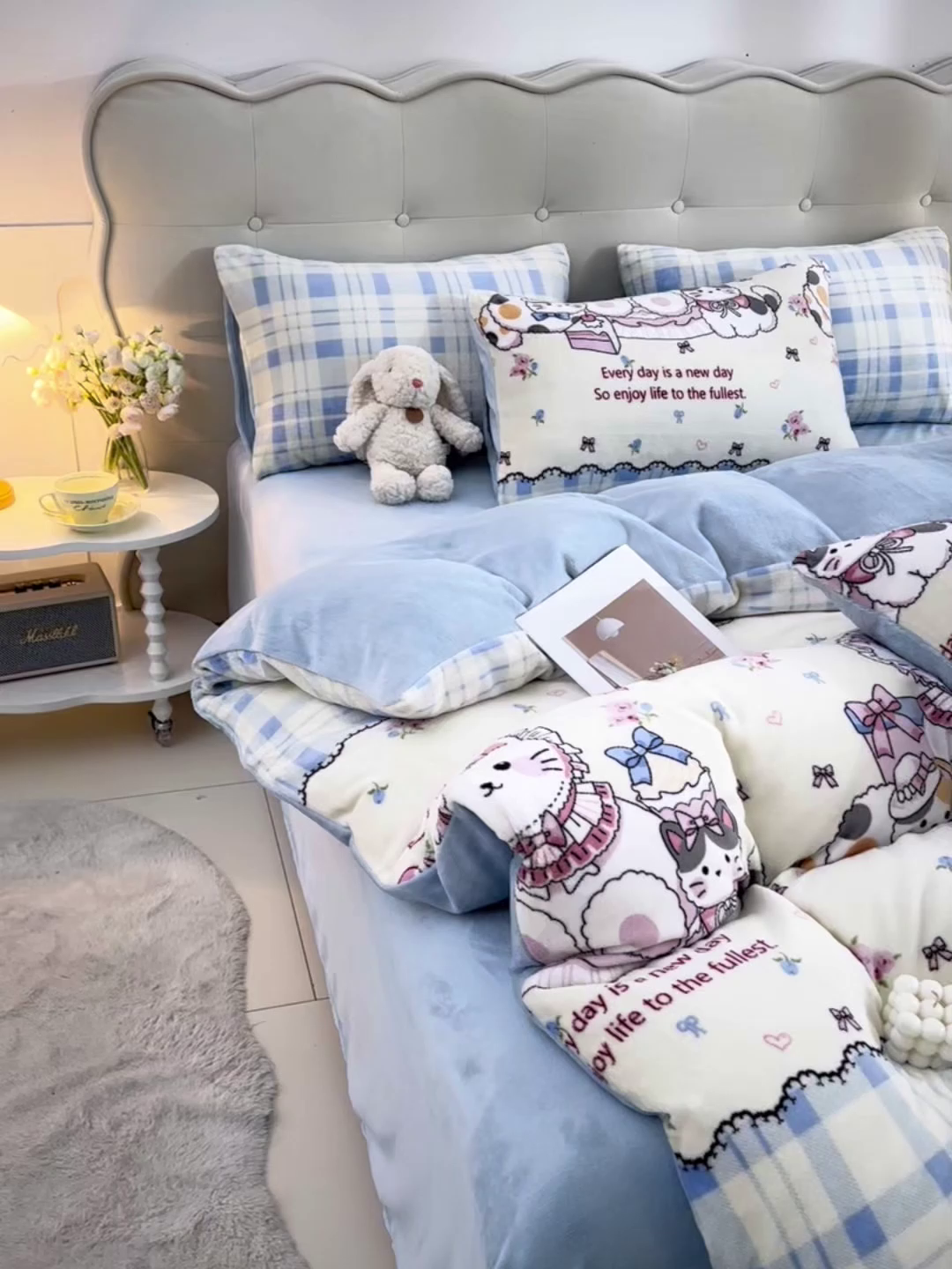 91家纺网 家纺一手货源 找家纺 紫月轩家纺 2025新款A类牛奶绒小清新印花四件套 喵格童话