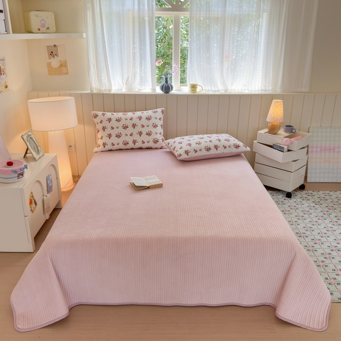 91家纺网 家纺一手货源 找家纺 漫调家纺 2025新款全棉双层纱与绒床盖三件套 玫瑰故事