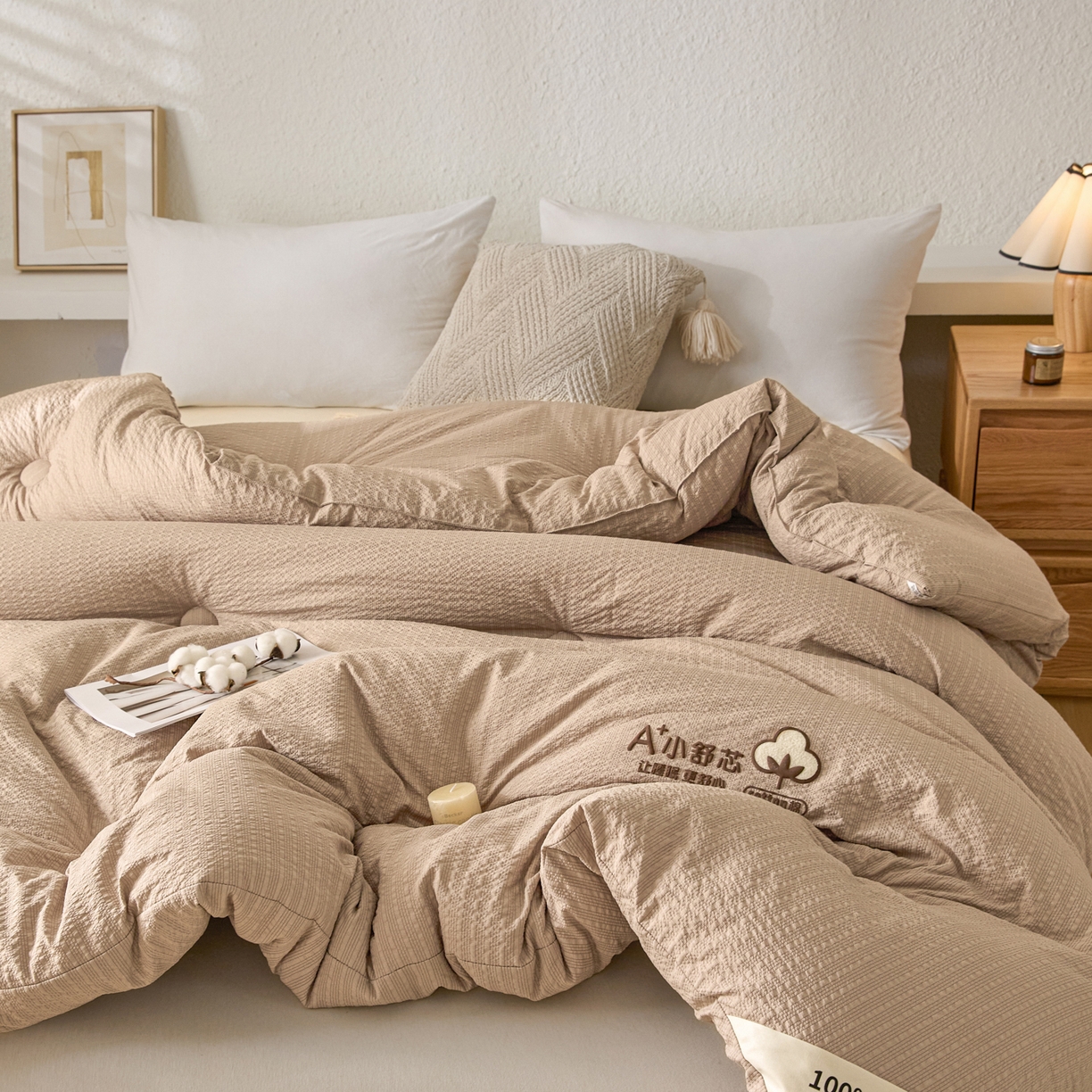 91家纺网 家纺一手货源 找家纺 创优家纺 2025创优新款无印风100%新疆棉花被被子被芯春秋被冬被棉被单双人四季被小舒芯系列（棉花包检测） 小舒芯-咖