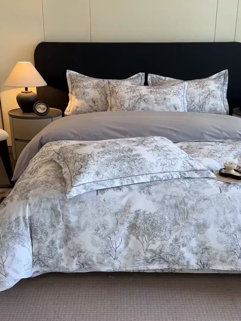 91家纺网 家纺一手货源 找家纺 大柏树 2025新款全棉磨毛印花四件套系列(可定制) 浮生-灰