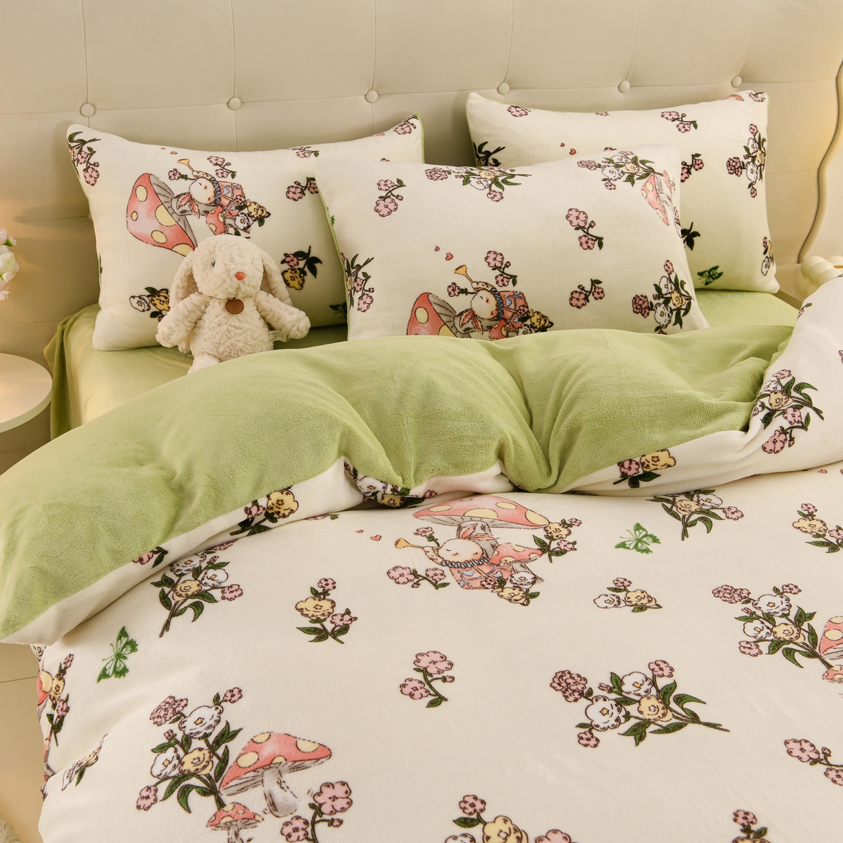 91家纺网 家纺一手货源 找家纺 紫月轩家纺 2025新款A类牛奶绒小清新印花四件套 蘑花仙踪