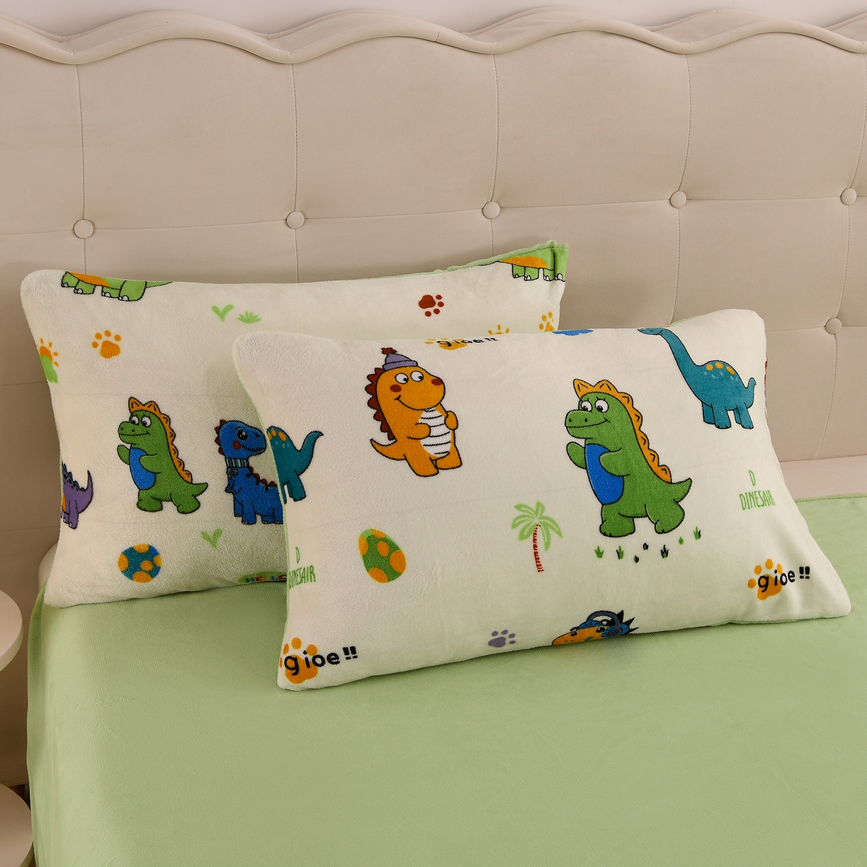 91家纺网 家纺一手货源 找家纺 紫月轩家纺 2025新款A类牛奶绒小清新印花四件套 萌龙大冒险