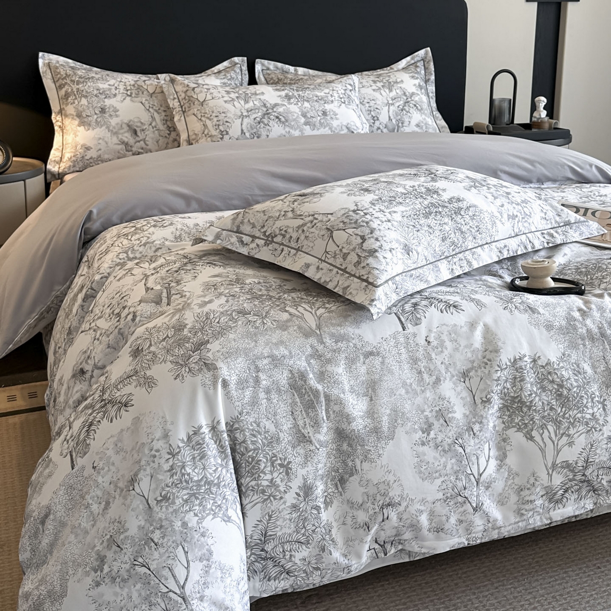 91家纺网 家纺一手货源 找家纺 大柏树 2025新款全棉磨毛印花四件套系列(可定制) 浮生-灰