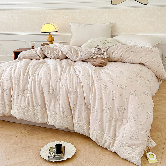 91家纺网 家纺一手货源 找家纺 芯恋 25年新款亚麻风全棉花边云感冬被四季被加厚冬被 苍兰