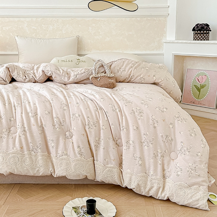 91家纺网 家纺一手货源 找家纺 芯恋 25年新款亚麻风全棉花边云感冬被四季被加厚冬被 苍兰