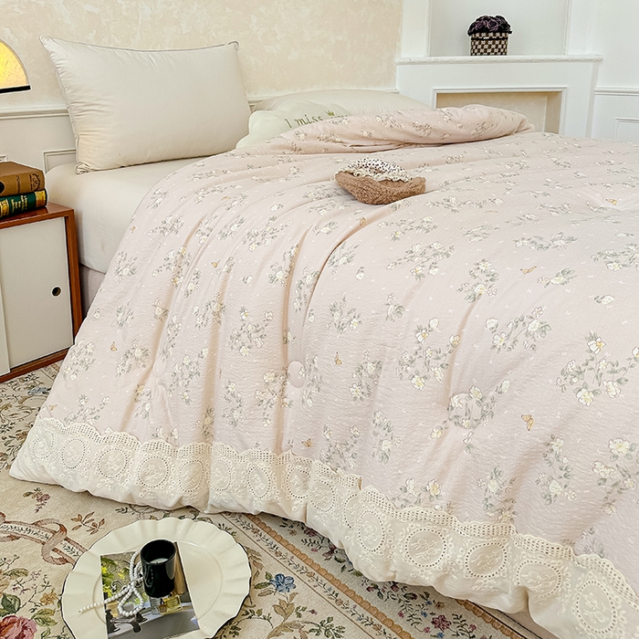 91家纺网 家纺一手货源 找家纺 芯恋 25年新款亚麻风全棉花边云感冬被四季被加厚冬被 苍兰