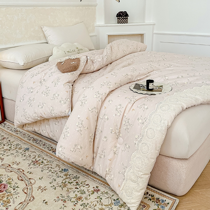 91家纺网 家纺一手货源 找家纺 芯恋 25年新款亚麻风全棉花边云感冬被四季被加厚冬被 苍兰