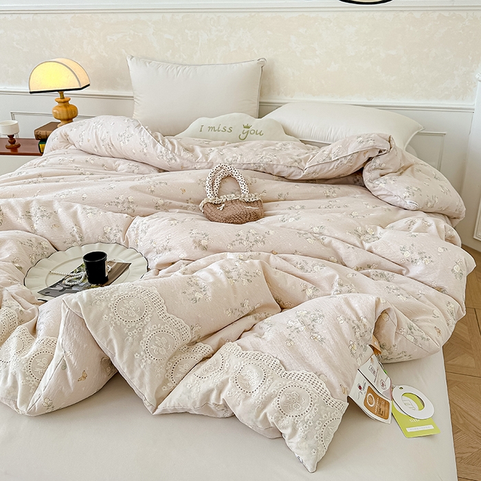 91家纺网 家纺一手货源 找家纺 芯恋 25年新款亚麻风全棉花边云感冬被四季被加厚冬被 苍兰