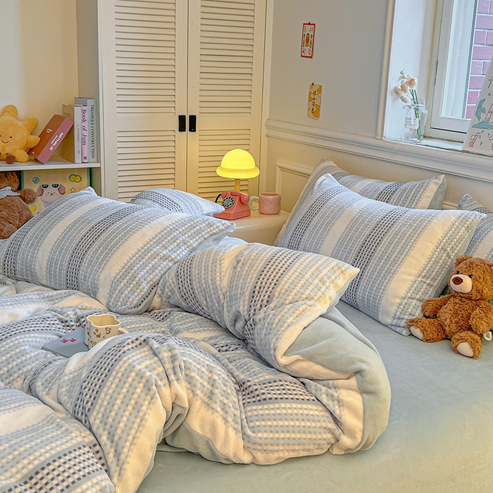 91家纺网 家纺一手货源 找家纺 （总）莱茵家居 2025新款高克重牛奶绒烂花四件套