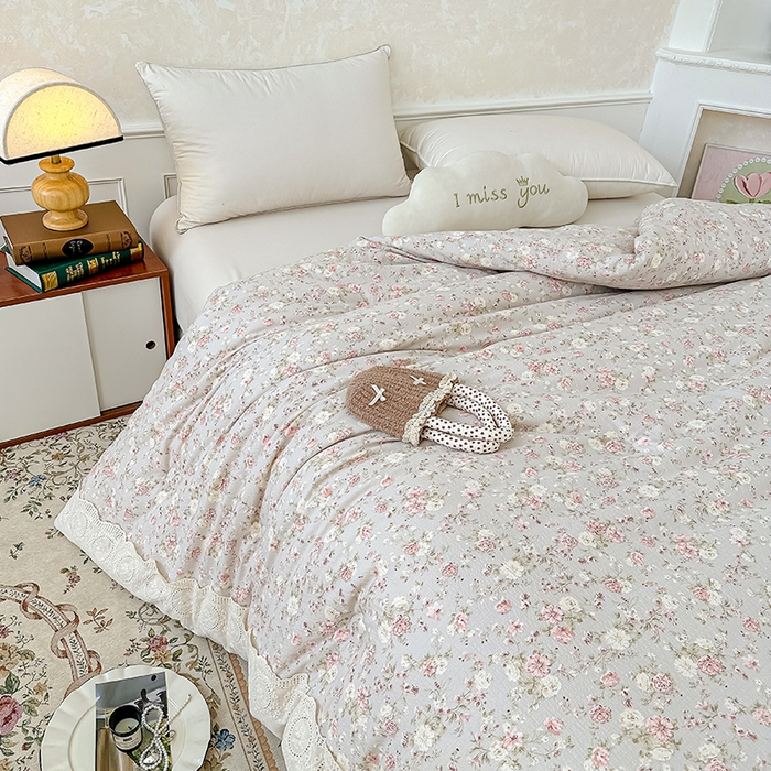 91家纺网 家纺一手货源 找家纺 芯恋 25年新款亚麻风全棉花边云感冬被四季被加厚冬被 瑰丽