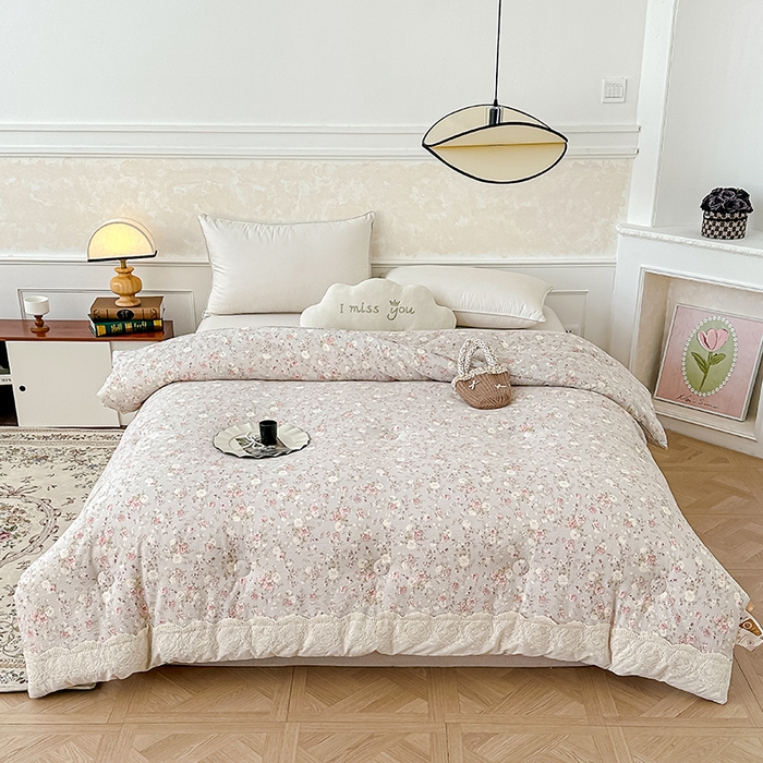 91家纺网 家纺一手货源 找家纺 芯恋 25年新款亚麻风全棉花边云感冬被四季被加厚冬被 瑰丽