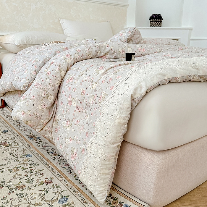 91家纺网 家纺一手货源 找家纺 芯恋 25年新款亚麻风全棉花边云感冬被四季被加厚冬被 瑰丽