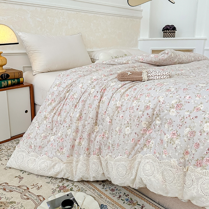 91家纺网 家纺一手货源 找家纺 芯恋 25年新款亚麻风全棉花边云感冬被四季被加厚冬被 瑰丽