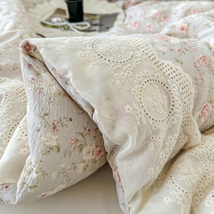 91家纺网 家纺一手货源 找家纺 芯恋 25年新款亚麻风全棉花边云感冬被四季被加厚冬被 瑰丽