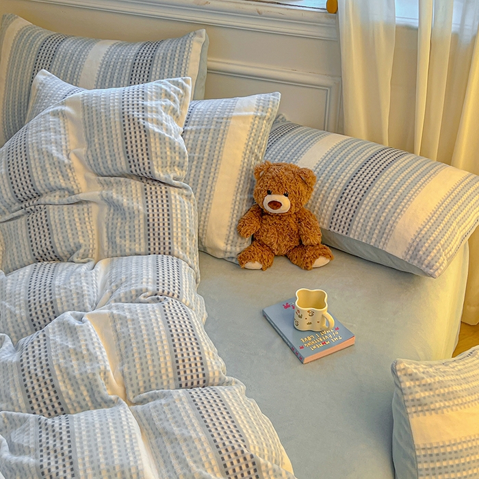 91家纺网 家纺一手货源 找家纺 （总）莱茵家居 2025新款高克重牛奶绒烂花四件套