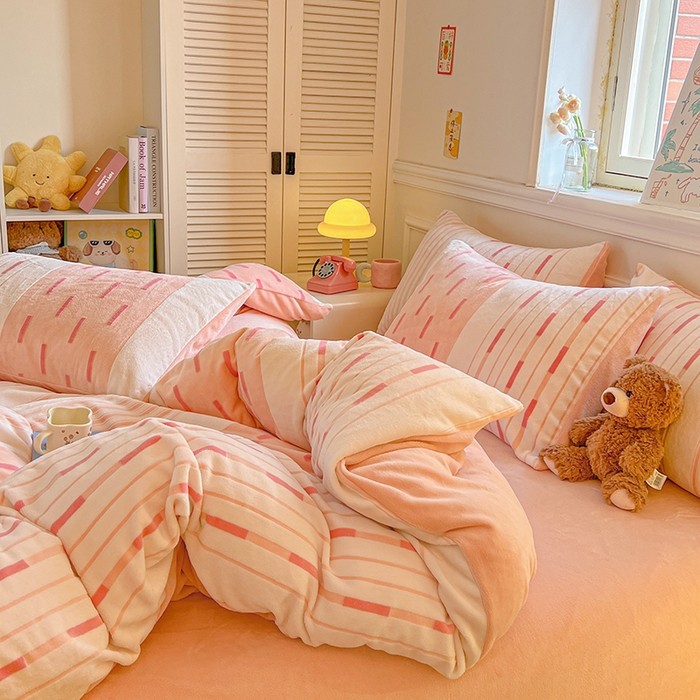 91家纺网 家纺一手货源 找家纺 莱茵家居 2025新款高克重牛奶绒烂花四件套 眠语-粉