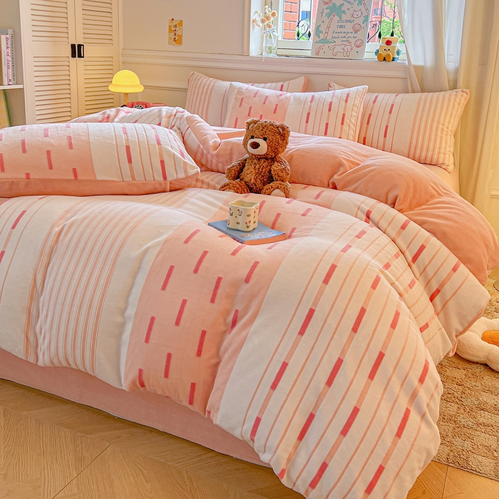 91家纺网 家纺一手货源 找家纺 莱茵家居 2025新款高克重牛奶绒烂花四件套 眠语-粉