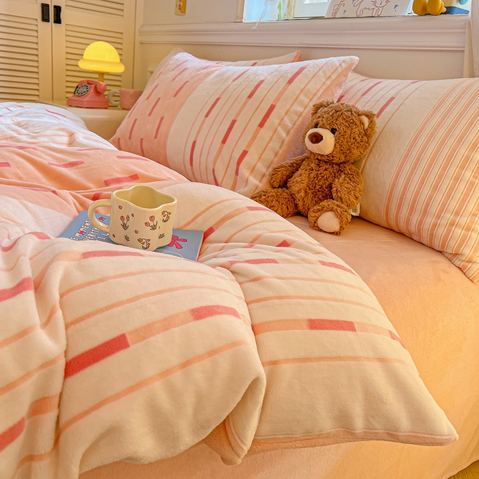 91家纺网 家纺一手货源 找家纺 莱茵家居 2025新款高克重牛奶绒烂花四件套 眠语-粉