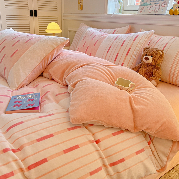 91家纺网 家纺一手货源 找家纺 莱茵家居 2025新款高克重牛奶绒烂花四件套 眠语-粉