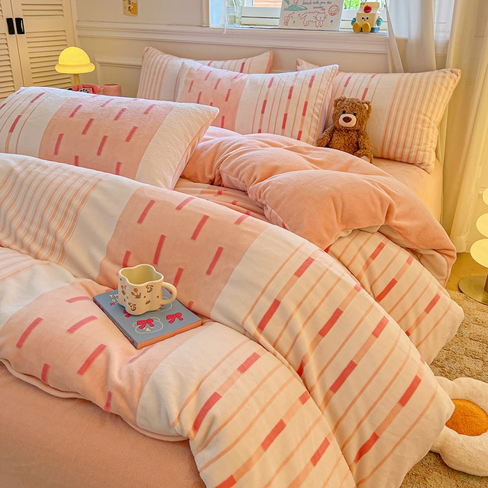 91家纺网 家纺一手货源 找家纺 莱茵家居 2025新款高克重牛奶绒烂花四件套 眠语-粉