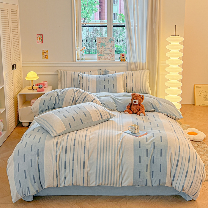 91家纺网 家纺一手货源 找家纺 莱茵家居 2025新款高克重牛奶绒烂花四件套 眠语-蓝