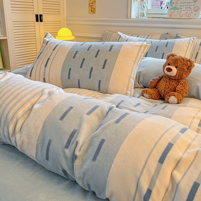 91家纺网 家纺一手货源 找家纺 莱茵家居 2025新款高克重牛奶绒烂花四件套 眠语-蓝