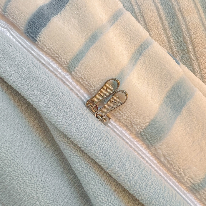 91家纺网 家纺一手货源 找家纺 莱茵家居 2025新款高克重牛奶绒烂花四件套 眠语-蓝