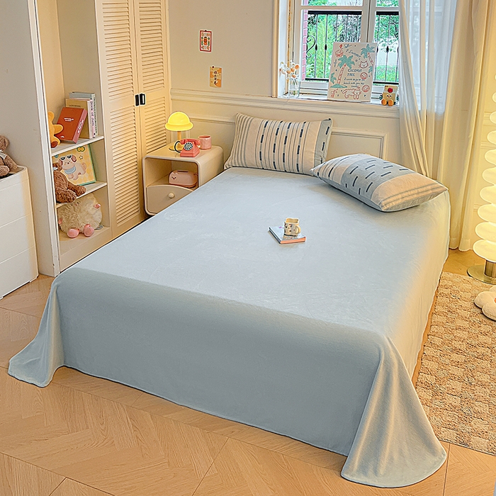 91家纺网 家纺一手货源 找家纺 莱茵家居 2025新款高克重牛奶绒烂花四件套 眠语-蓝