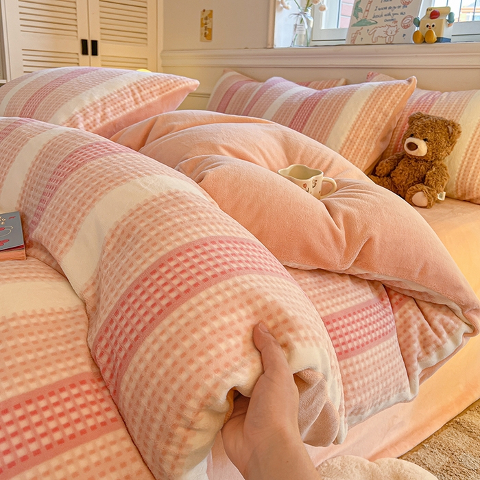 莱茵家居 2025新款高克重牛奶绒烂花四件套 暖格-粉