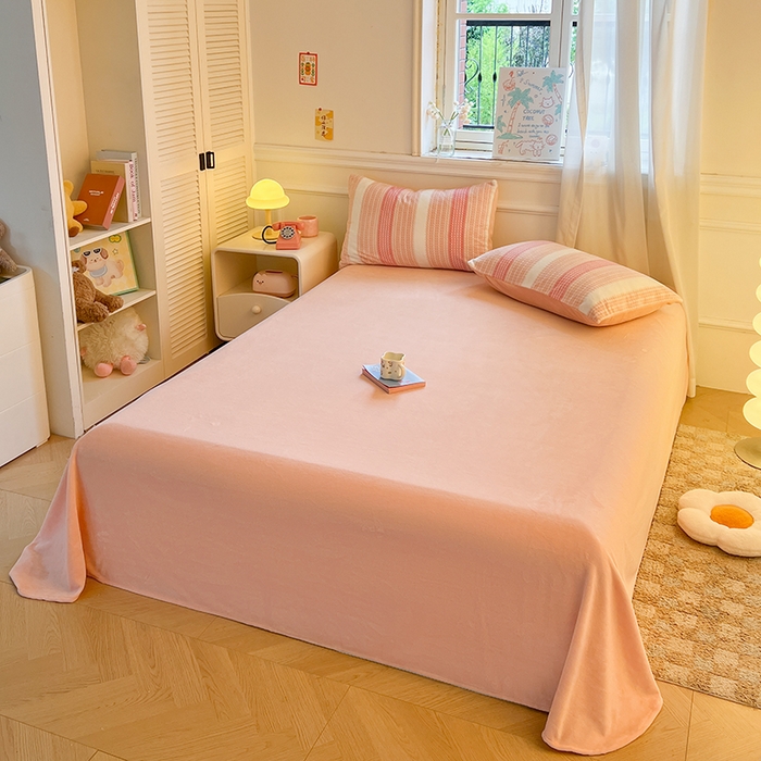 91家纺网 家纺一手货源 找家纺 莱茵家居 2025新款高克重牛奶绒烂花四件套 暖格-粉