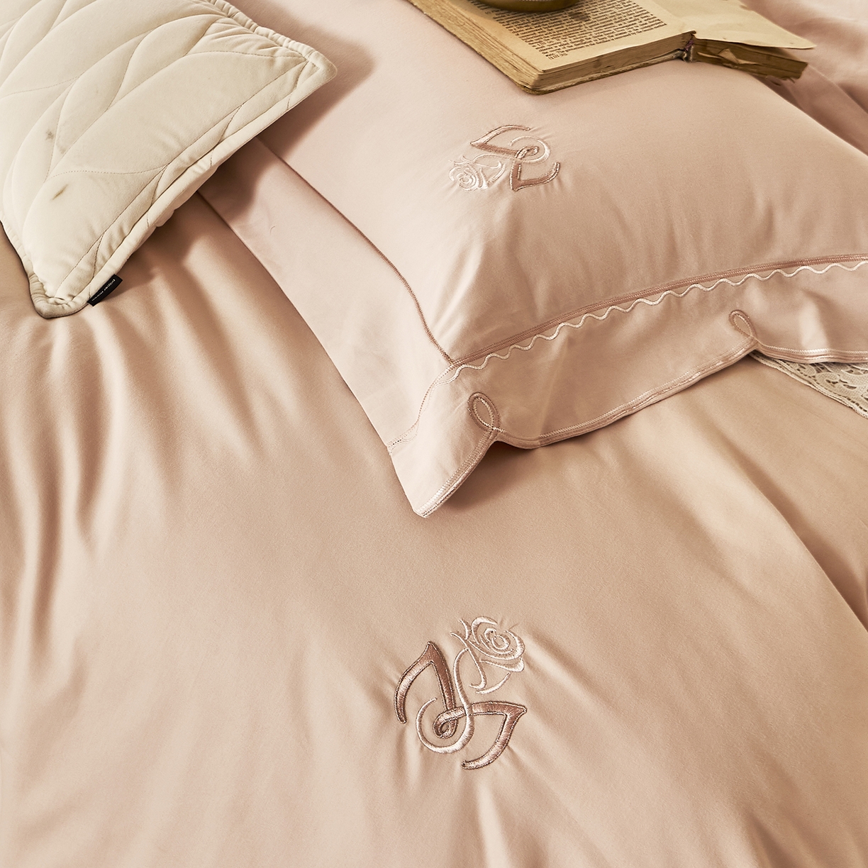 91家纺网 家纺一手货源 找家纺 玖玖爱家纺 2025新款亲肤柔软婴肤棉四件套-小邂逅 小邂逅-银牡丹