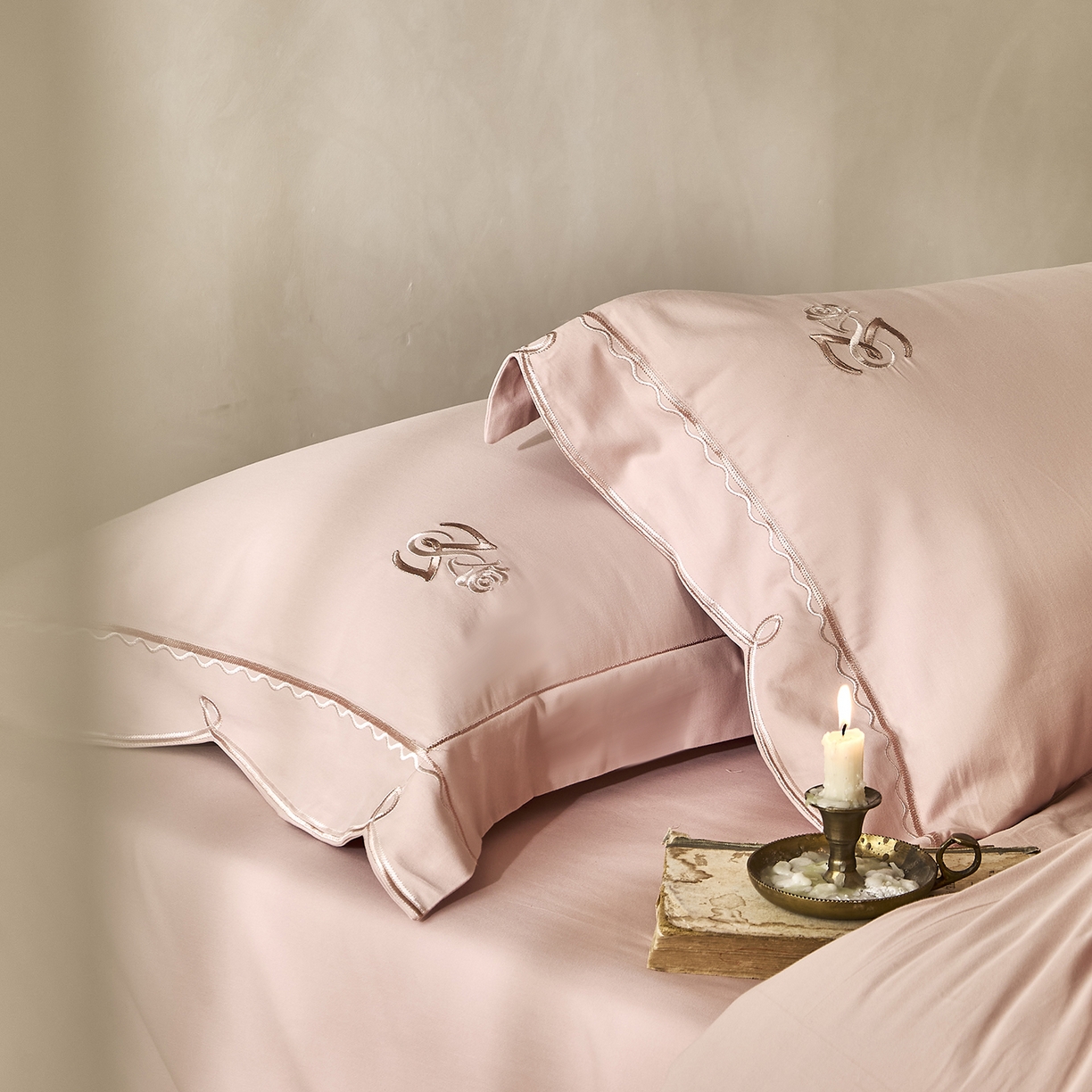 91家纺网 家纺一手货源 找家纺 玖玖爱家纺 2025新款亲肤柔软婴肤棉四件套-小邂逅 小邂逅-靓影粉