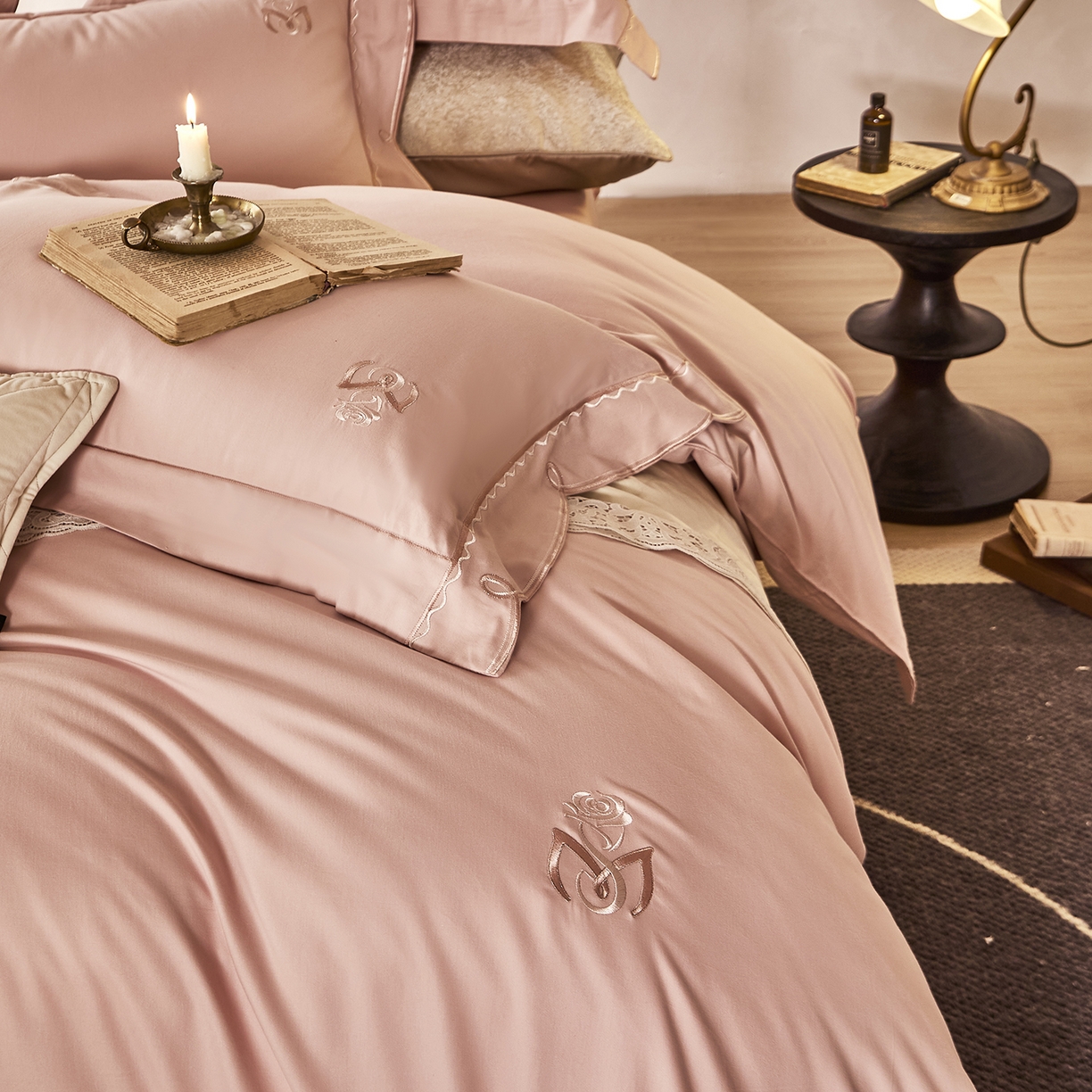 91家纺网 家纺一手货源 找家纺 玖玖爱家纺 2025新款亲肤柔软婴肤棉四件套-小邂逅 小邂逅-靓影粉