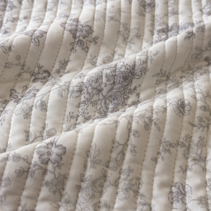 91家纺网 家纺一手货源 找家纺 漫调家纺 2025新款全棉双层纱与绒床盖三件套 轻烟凝灰