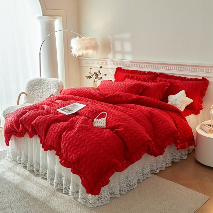 91家纺网 家纺一手货源 找家纺 怡源梦 2025新款A类牛奶绒夹棉床裙单件-甜心公主系列 大红色