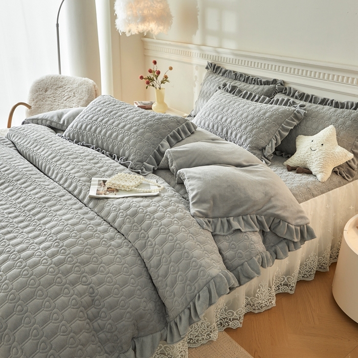 91家纺网 家纺一手货源 找家纺 怡源梦 2025新款A类牛奶绒夹棉床裙单件-甜心公主系列 灰色