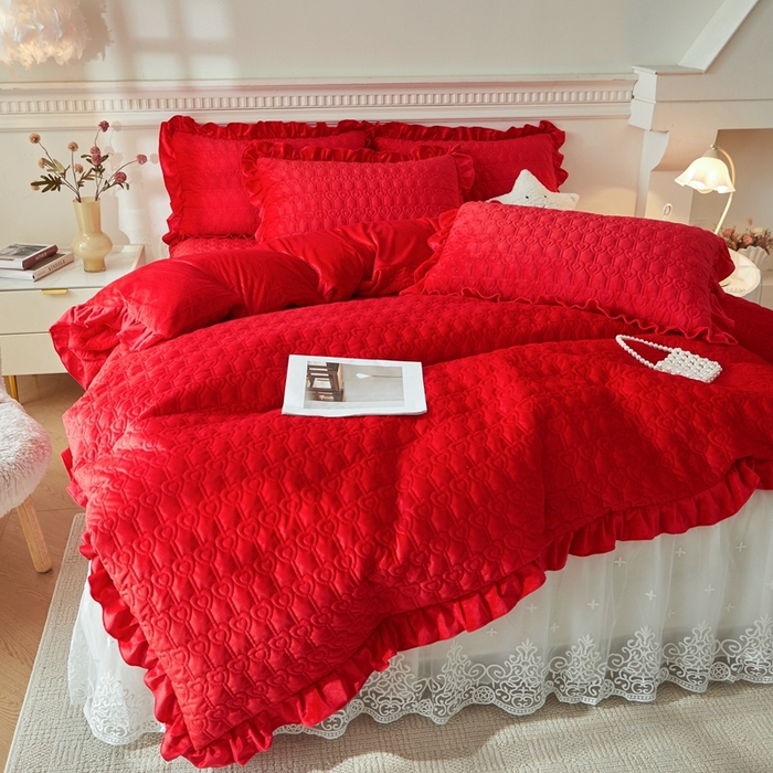 91家纺网 家纺一手货源 找家纺 怡源梦 2025新款A类牛奶绒夹棉床裙单件-甜心公主系列 大红色